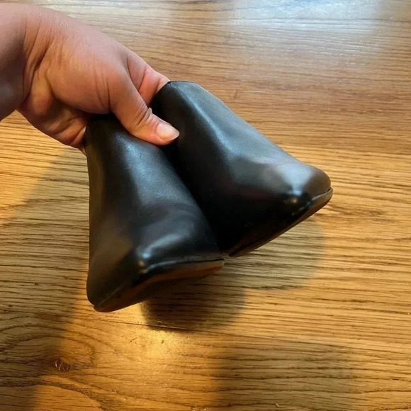 Donald J Pliner Tillie Leather Point Toe Pull On Chelsea Boot Bootie Size 5 1/2M - Picture 12 of 12